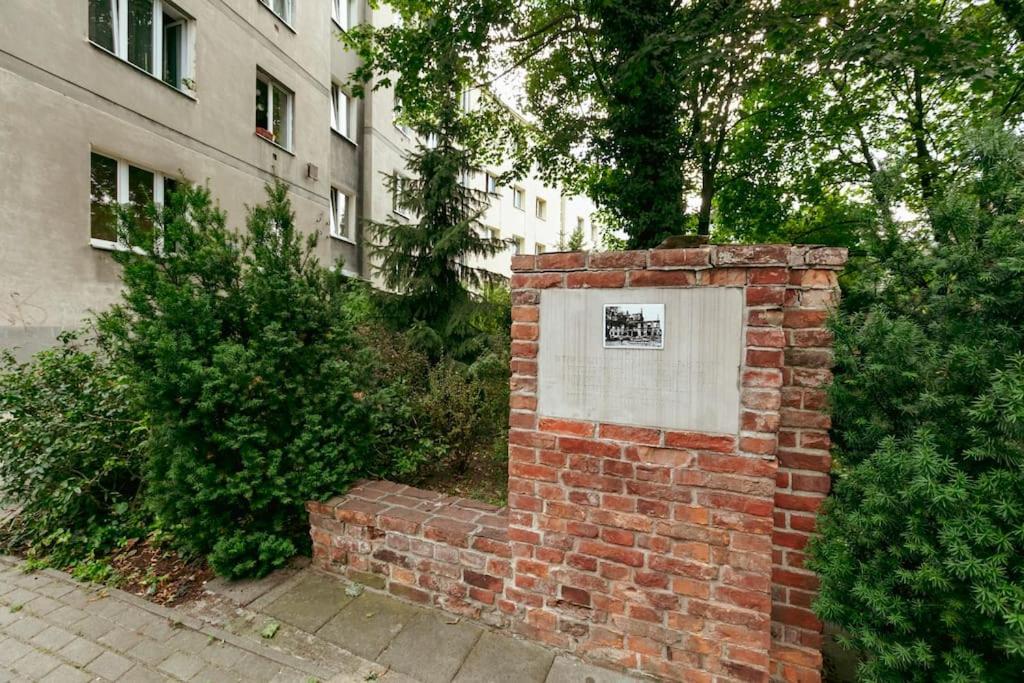 Retro Vibe In The District Of Warschau