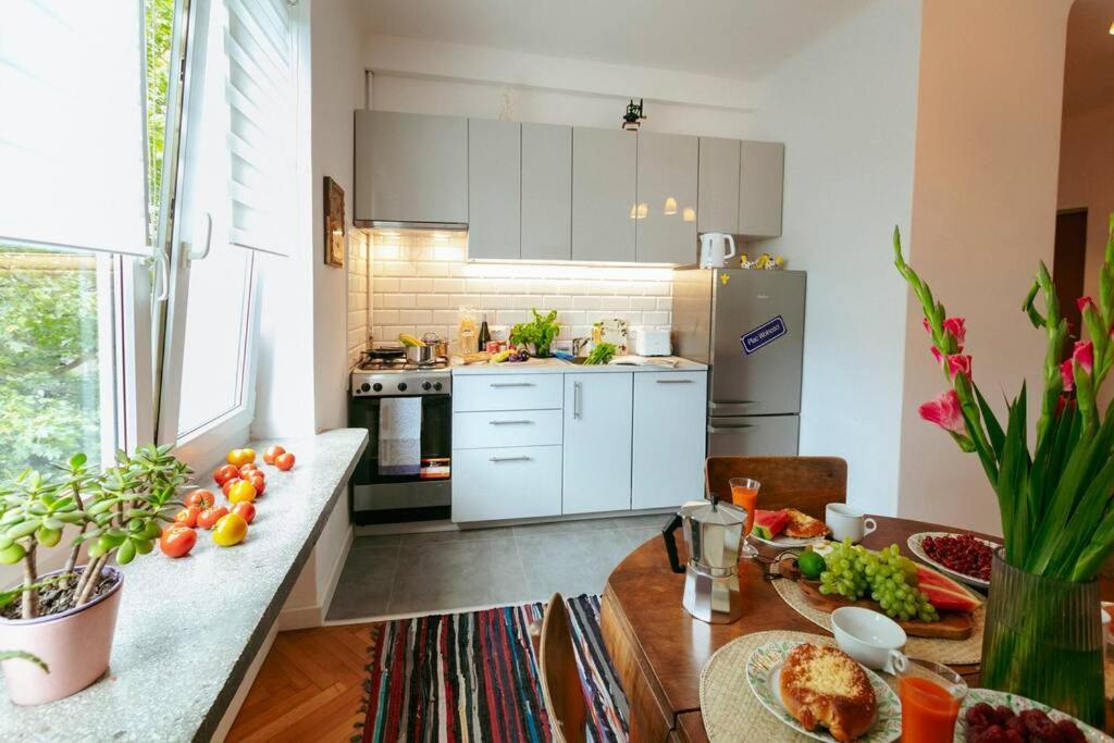 Retro Vibe In The District Of Apartment